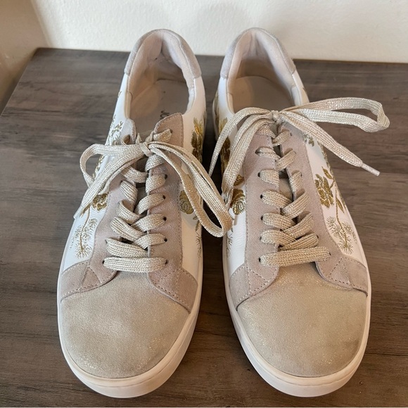 Johnny Was Vixie Floral Low Top Sneaker Embroidered Boho Metallic Size 9 - Picture 4 of 10
